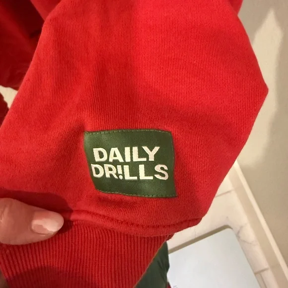 Daily Drills Red crewneck - Picture 4 of 4